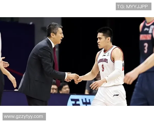 南京篮球队在总决赛中的团队协作展现出色值得称赞的表现分析